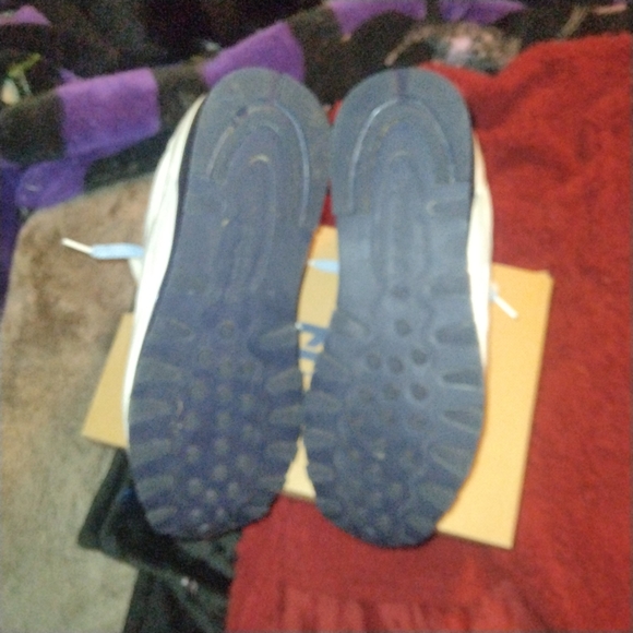 Reebok White and Blue Sneakers - Picture 7 of 7